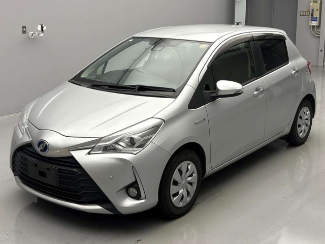 TOYOTA VITZ 2019