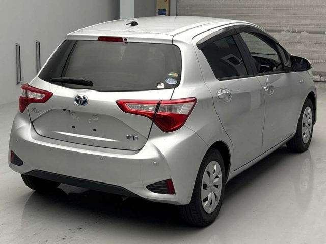TOYOTA VITZ 2019