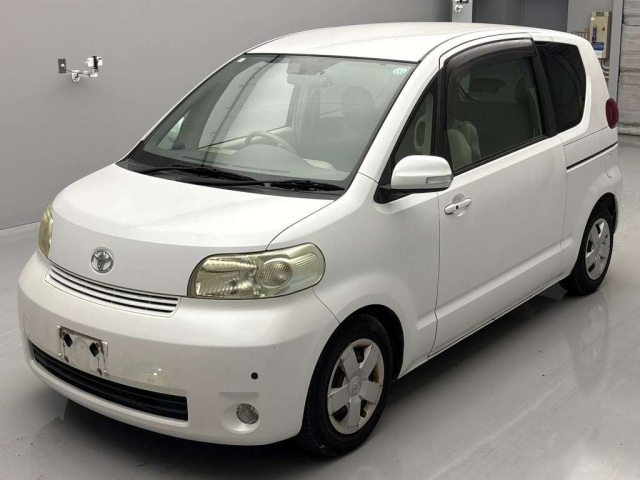 TOYOTA PORTE 2011
