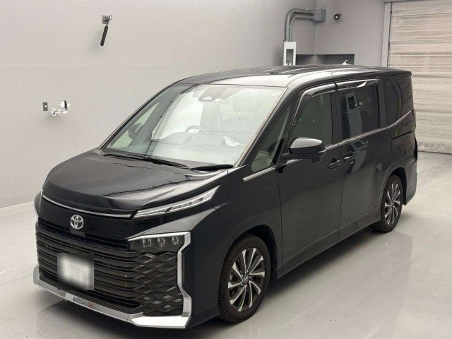 TOYOTA VOXY 2023