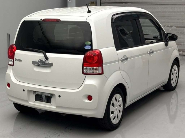TOYOTA PORTE 2015