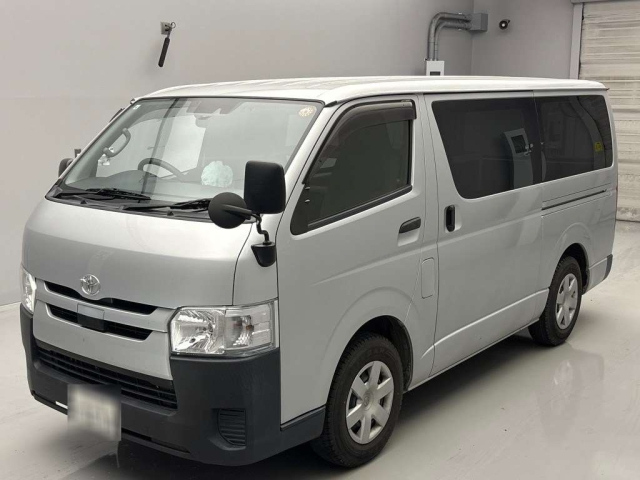 TOYOTA HIACE VAN 2020