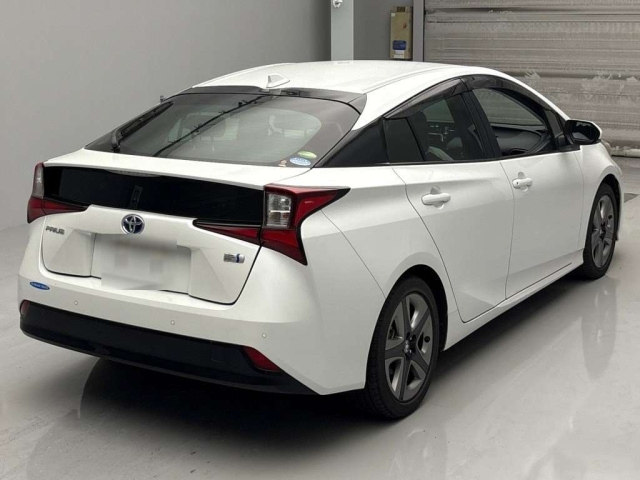 TOYOTA PRIUS 2021