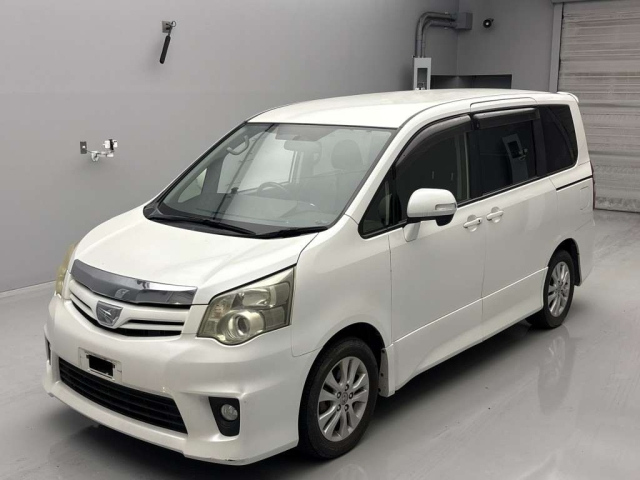 TOYOTA NOAH 2012