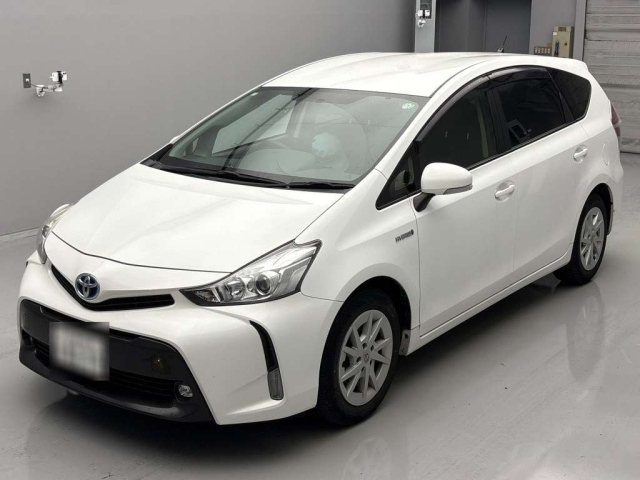 TOYOTA PRIUS ALPHA 2015