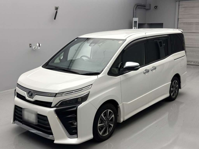 TOYOTA VOXY 2018