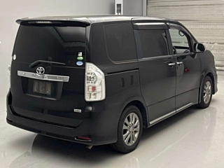 TOYOTA VOXY 2013
