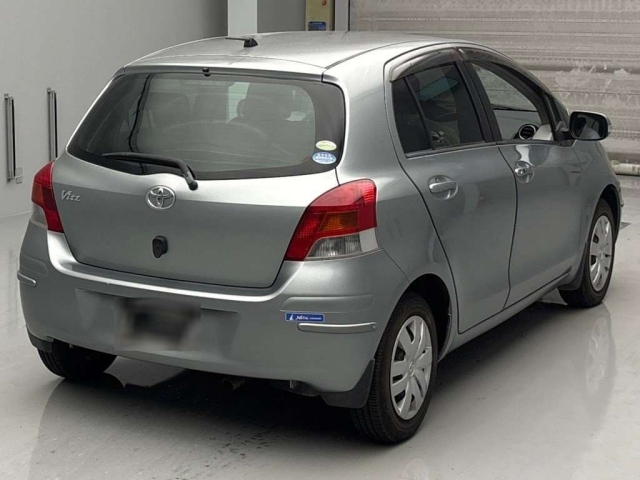 TOYOTA VITZ 2010