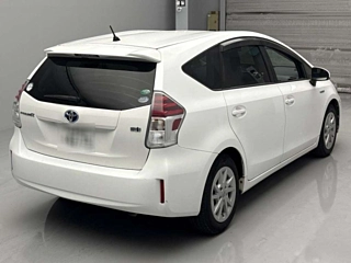 TOYOTA PRIUS ALPHA 2015