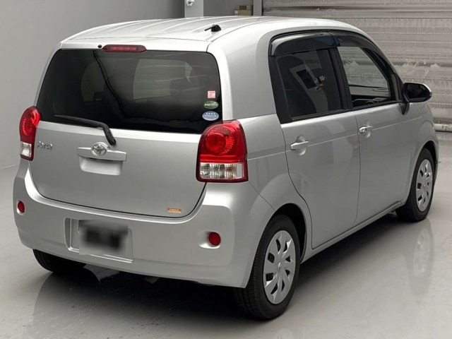 TOYOTA PORTE 2016