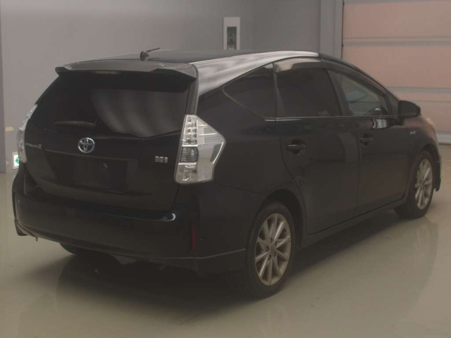 TOYOTA PRIUS ALPHA 2011