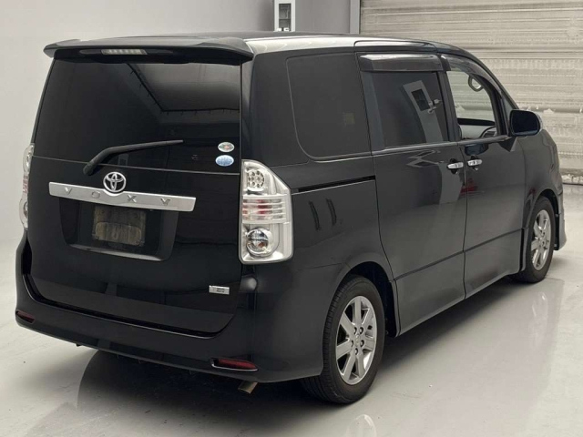 TOYOTA VOXY 2009