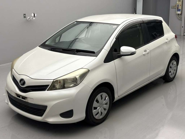 TOYOTA VITZ 2012