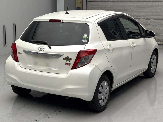 TOYOTA VITZ 2012