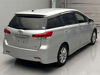TOYOTA WISH 2010