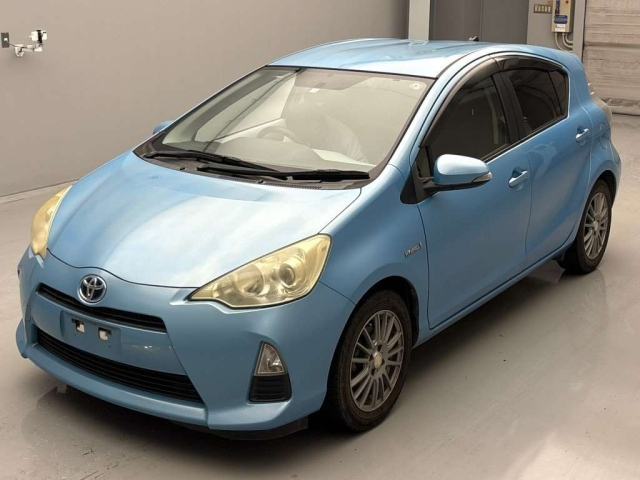 TOYOTA AQUA 2012