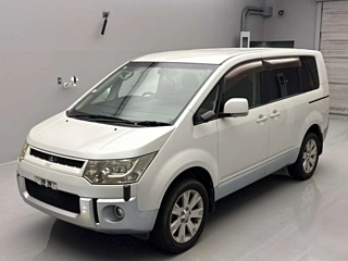 MITSUBISHI DELICA D5 2011