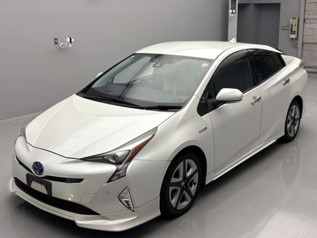 TOYOTA PRIUS 2016