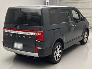 MITSUBISHI DELICA D5