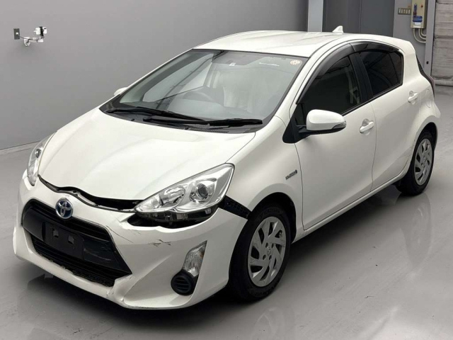 TOYOTA AQUA 2015