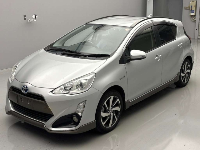 TOYOTA AQUA 2015
