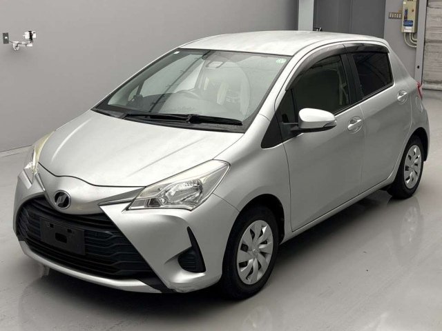 TOYOTA VITZ 2017