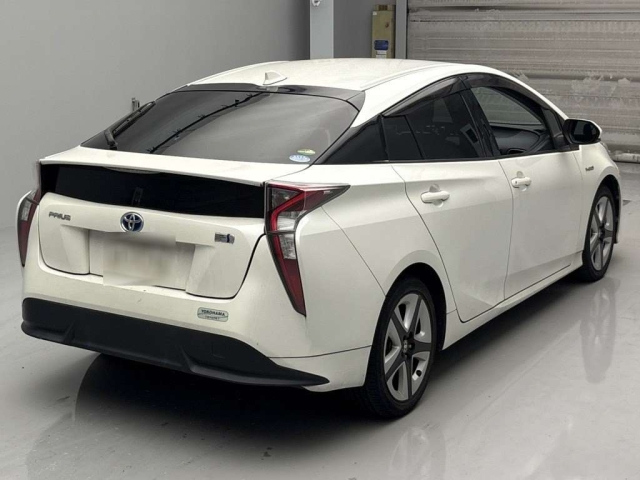 TOYOTA PRIUS 2016