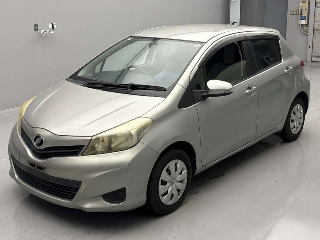 TOYOTA VITZ 2012