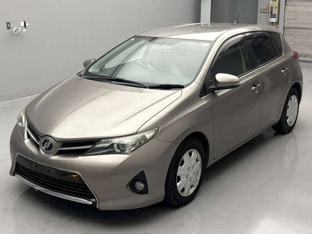 TOYOTA AURIS 2013