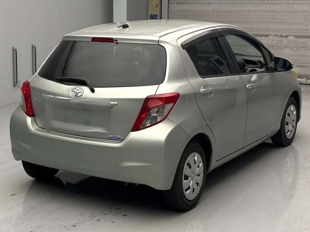TOYOTA VITZ 2012