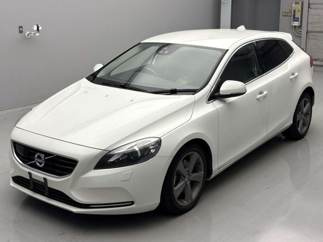VOLVO V40 2013