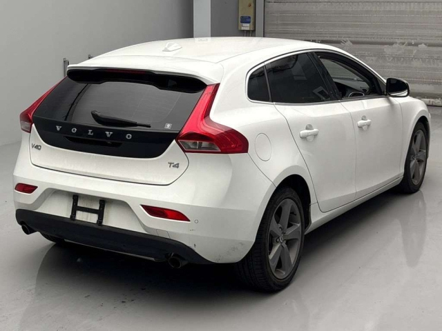 VOLVO V40 2013