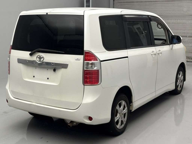 TOYOTA NOAH 2008