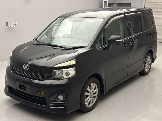 TOYOTA VOXY 2011
