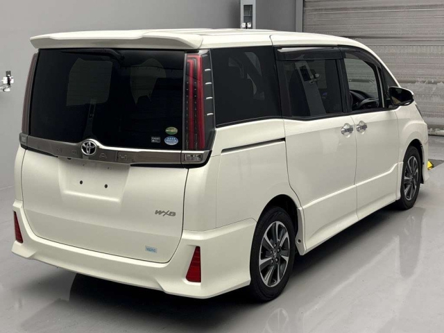 TOYOTA NOAH 2018