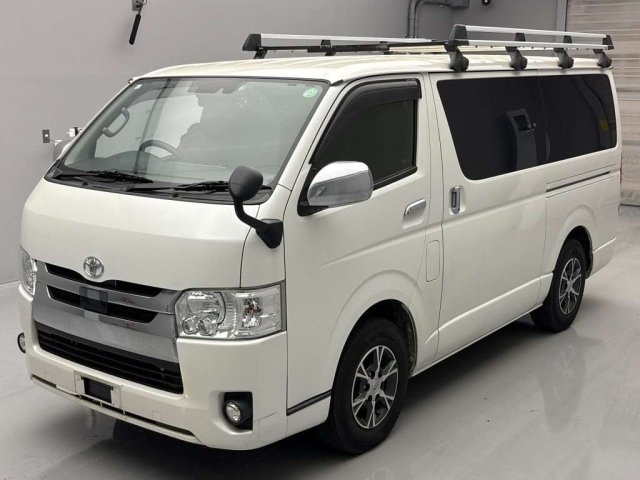 TOYOTA HIACE VAN 2020