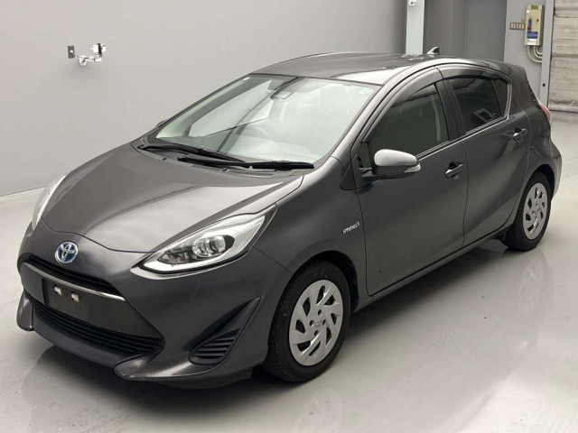 TOYOTA AQUA 2018