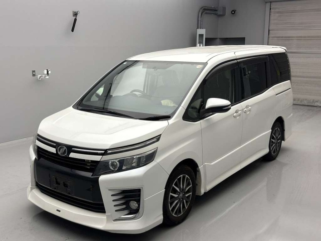 TOYOTA VOXY 2014