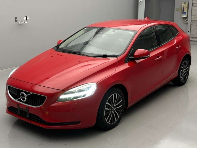 VOLVO V40 2018