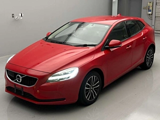 VOLVO V40 2018