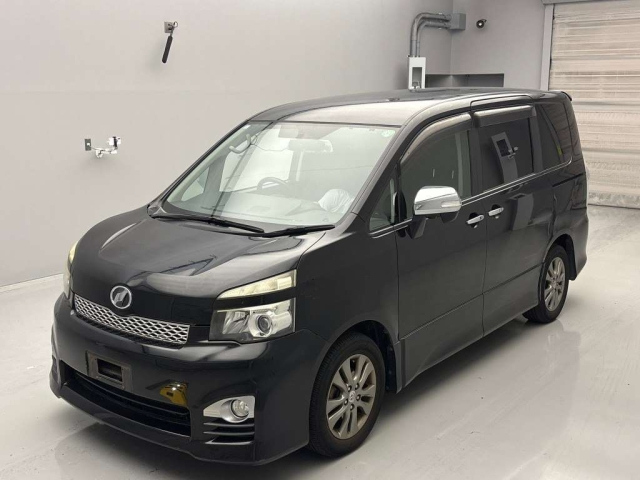 TOYOTA VOXY 2011