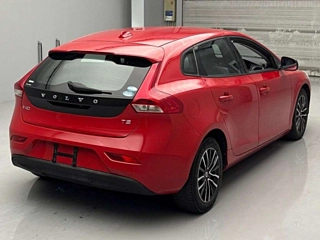 VOLVO V40 2018