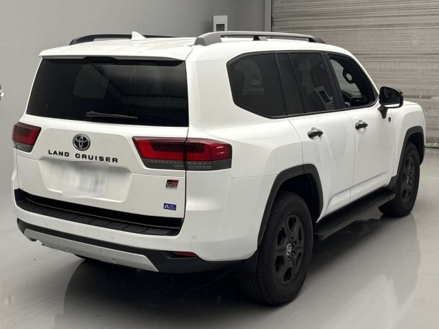 TOYOTA LAND CRUISER 2023