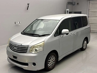 TOYOTA NOAH 2011