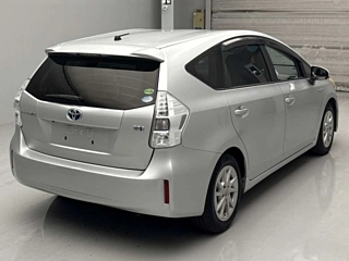 TOYOTA PRIUS ALPHA 2013