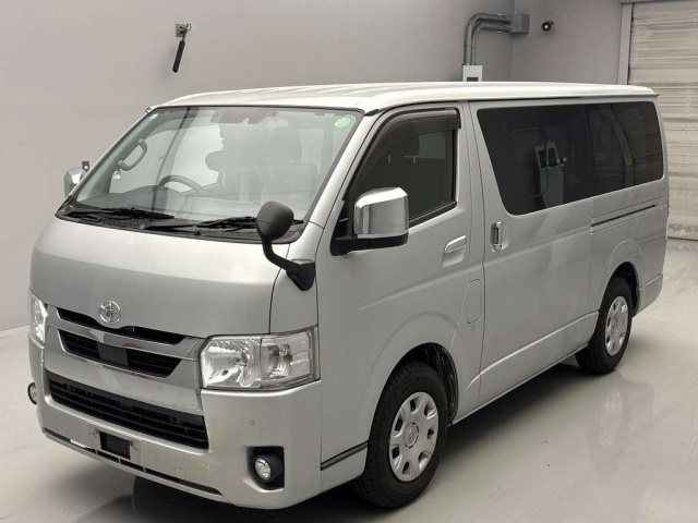 TOYOTA HIACE VAN 2020