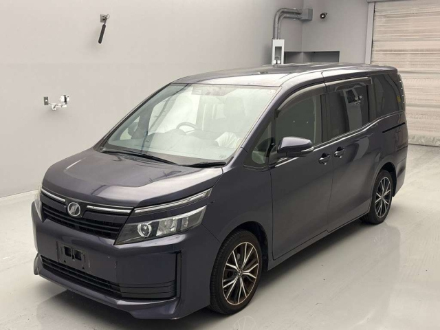 TOYOTA VOXY 2014