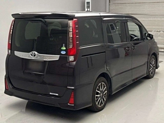 TOYOTA NOAH 2014