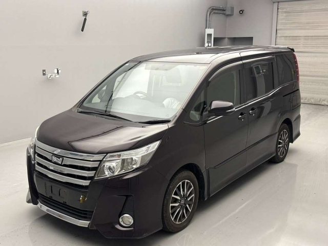 TOYOTA NOAH 2014