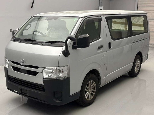 TOYOTA HIACE VAN 2020